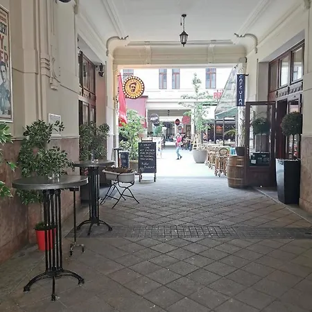 Gozsdu Udvar Apartman Appartamento